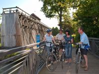 Radfahrer an der Salzkottener Saline © Touristikzentrale Paderborner Land / Reinhard Rohlf